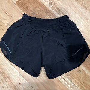 Lululemon Hotty Hot Low-Rised Lined Short 4” inseam size 4 tall